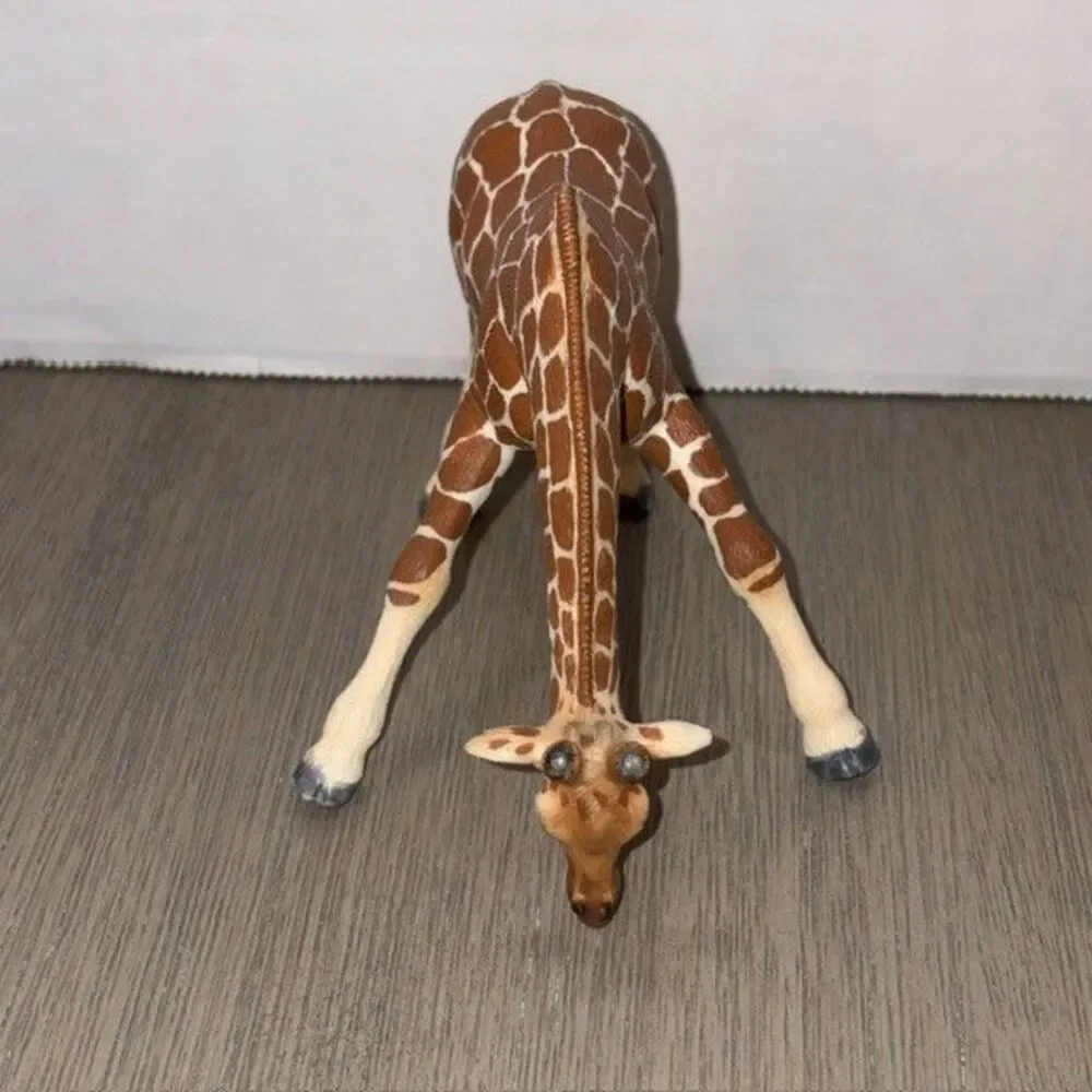 Schleich Adult DRINKING GIRAFFE Female Animal Figure 2008 Retired 14390